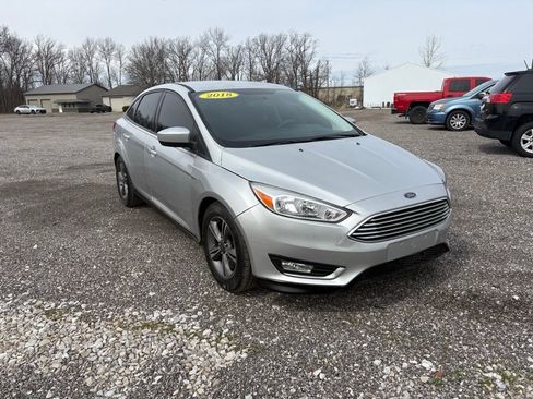 Used 2018 Ford Focus SE w/ SE Appearance Package FWD image 1