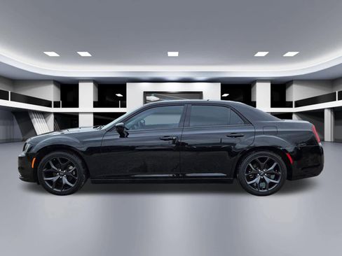 Used 2023 Chrysler 300 Touring w/ Sport Appearance Package image 3
