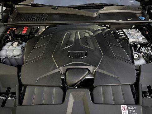 Used 2025 Porsche Cayenne E-Hybrid Coupe image 11