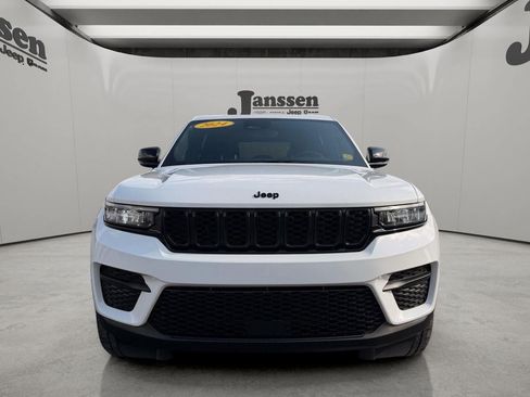 Used 2024 Jeep Grand Cherokee Altitude AWD/4WD image 7