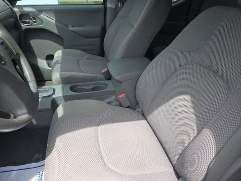 Used 2020 Nissan Frontier SV w/ Midnight Edition Floor Mats image 13