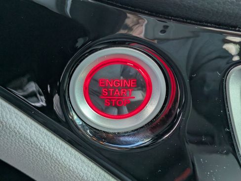 Used 2018 Honda Pilot Touring image 22