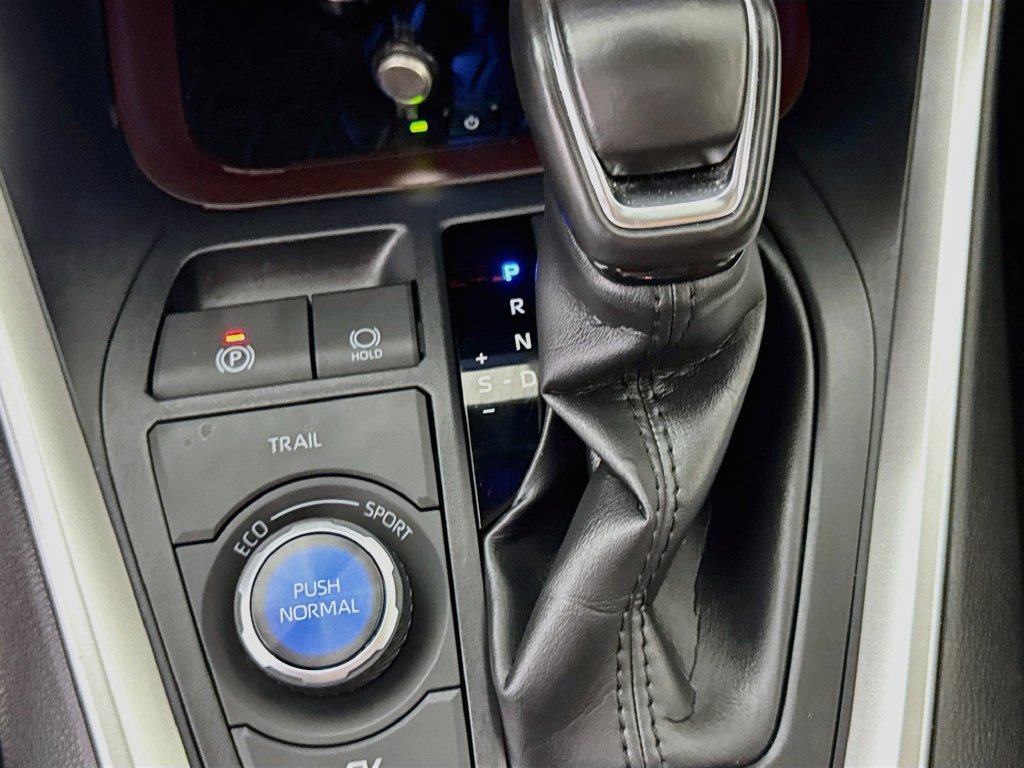 Used 2020 Toyota RAV4 Limited AWD/4WD image 22