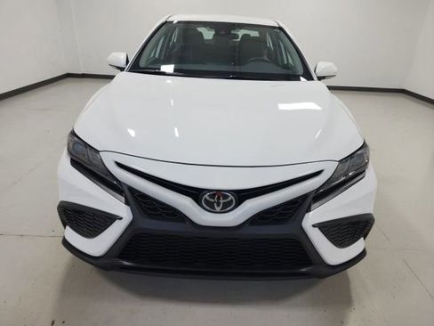 Used 2024 Toyota Camry SE image 6