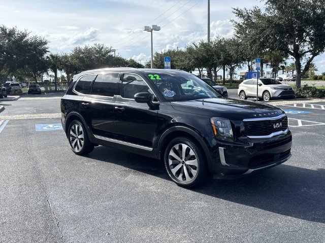 Used 2022 Kia Telluride EX w/ EX Premium Package FWD image 2
