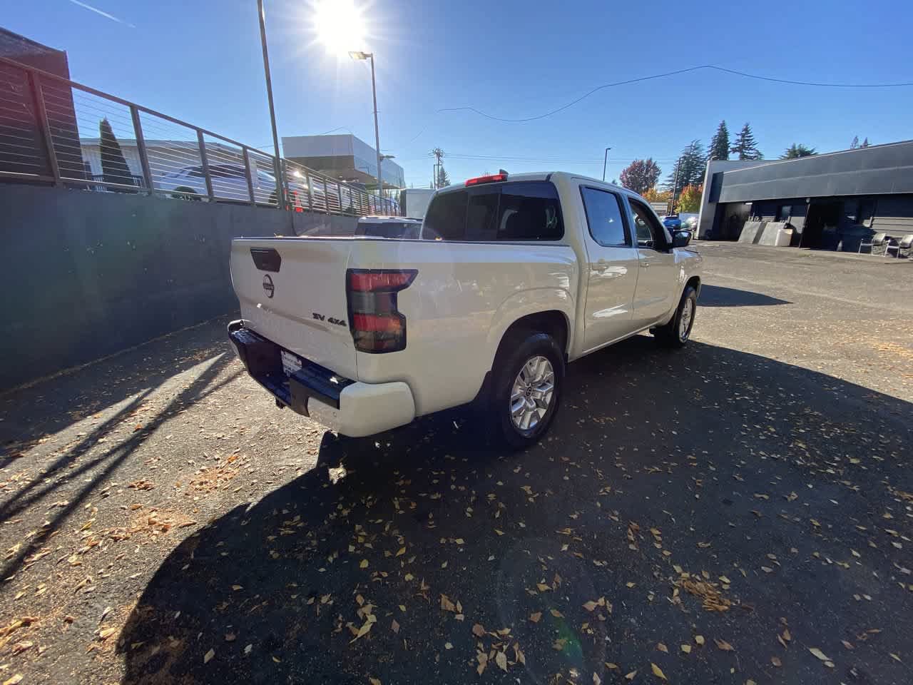 Used 2022 Nissan Frontier SV AWD/4WD image 6