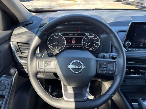 Used 2025 Nissan Rogue SV image 28