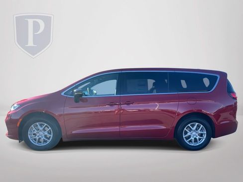New 2026 Chrysler Pacifica Select FWD image 5