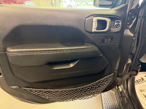 Used 2023 Jeep Wrangler Unlimited Sahara w/ Cold Weather Group AWD/4WD image 10
