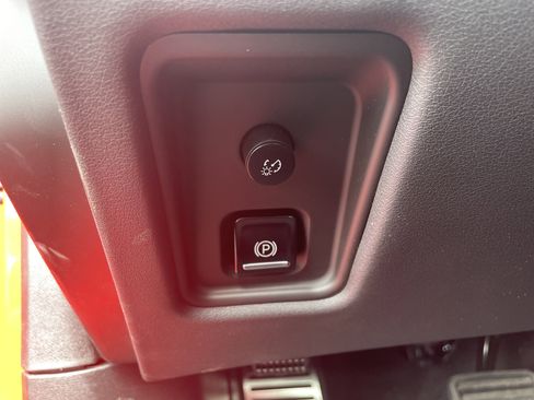 Used 2025 Chevrolet Corvette Stingray Coupe w/ 1LT image 30