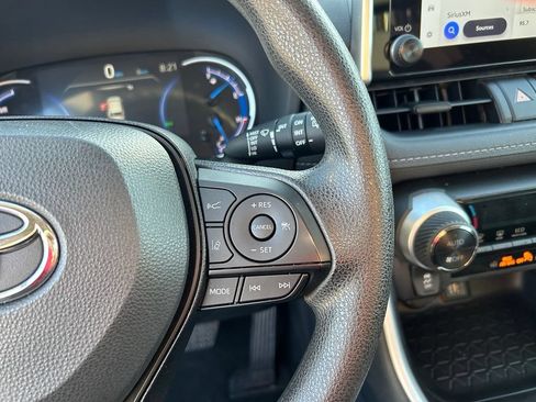 Used 2025 Toyota RAV4 XLE AWD/4WD image 24