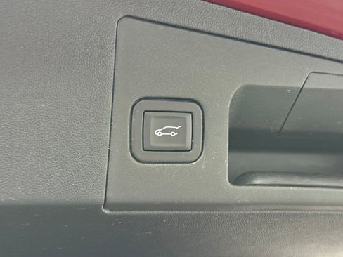 Used 2017 Cadillac XT5 Luxury w/ Driver Awareness Package image 40