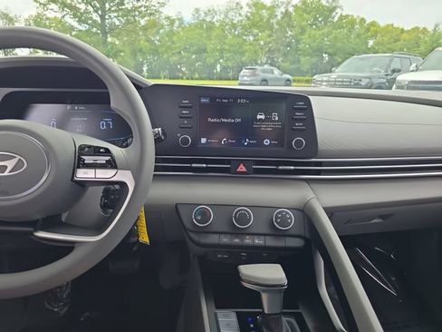 New 2026 Hyundai Elantra SE FWD image 20