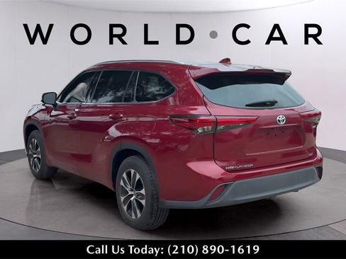 Used 2020 Toyota Highlander XLE image 11