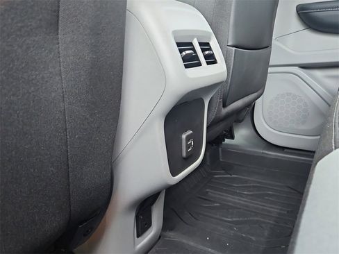 Used 2024 GMC Terrain SLE w/ Driver Convenience Package image 29