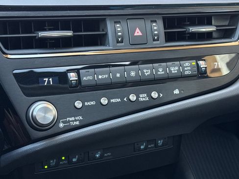 Certified 2025 Lexus ES 300h w/ Premium Package FWD image 23