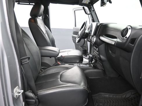 Used 2016 Jeep Wrangler Unlimited Sahara w/ Connectivity Group image 12