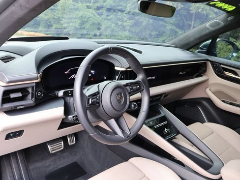 Certified 2024 Porsche Macan Turbo Electric AWD/4WD image 4