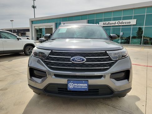 Used 2022 Ford Explorer XLT RWD image 2