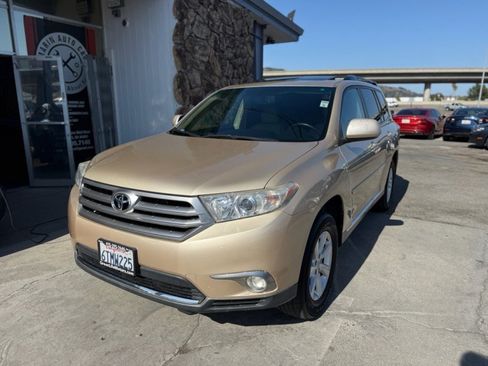 Used 2011 Toyota Highlander SE image 3