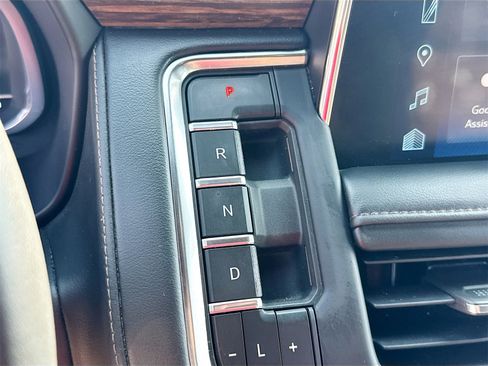 Used 2023 Chevrolet Suburban High Country w/ Premium Package image 16