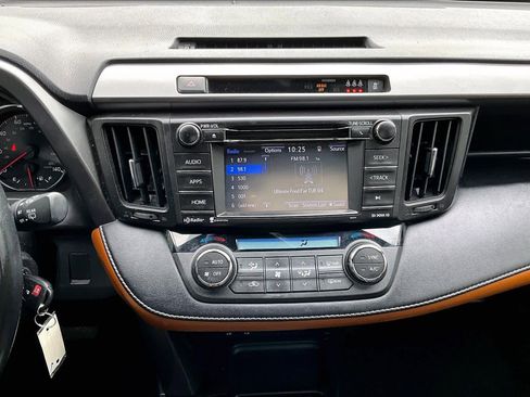 Used 2017 Toyota RAV4 SE image 7