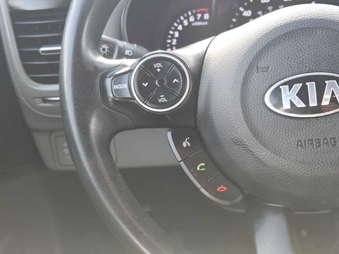 Used 2018 Kia Soul FWD image 25