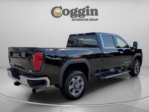 Used 2025 GMC Sierra 2500 SLT w/ SLT Premium Package image 17