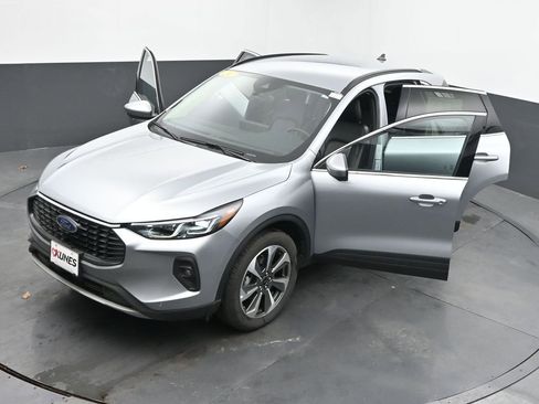 Used 2024 Ford Escape Platinum image 62