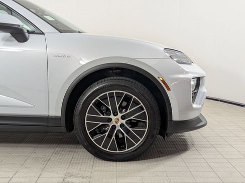 Certified 2025 Porsche Macan 4 Electric AWD/4WD image 11