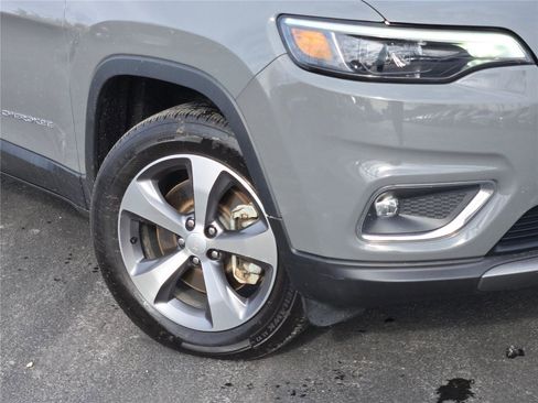 Certified 2022 Jeep Cherokee Limited image 3