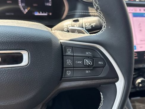 Used 2023 Jeep Grand Cherokee L Limited w/ Black Appearance Package AWD/4WD image 29