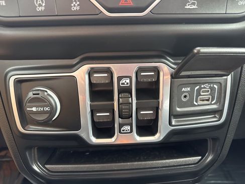 Certified 2020 Jeep Gladiator Overland image 17