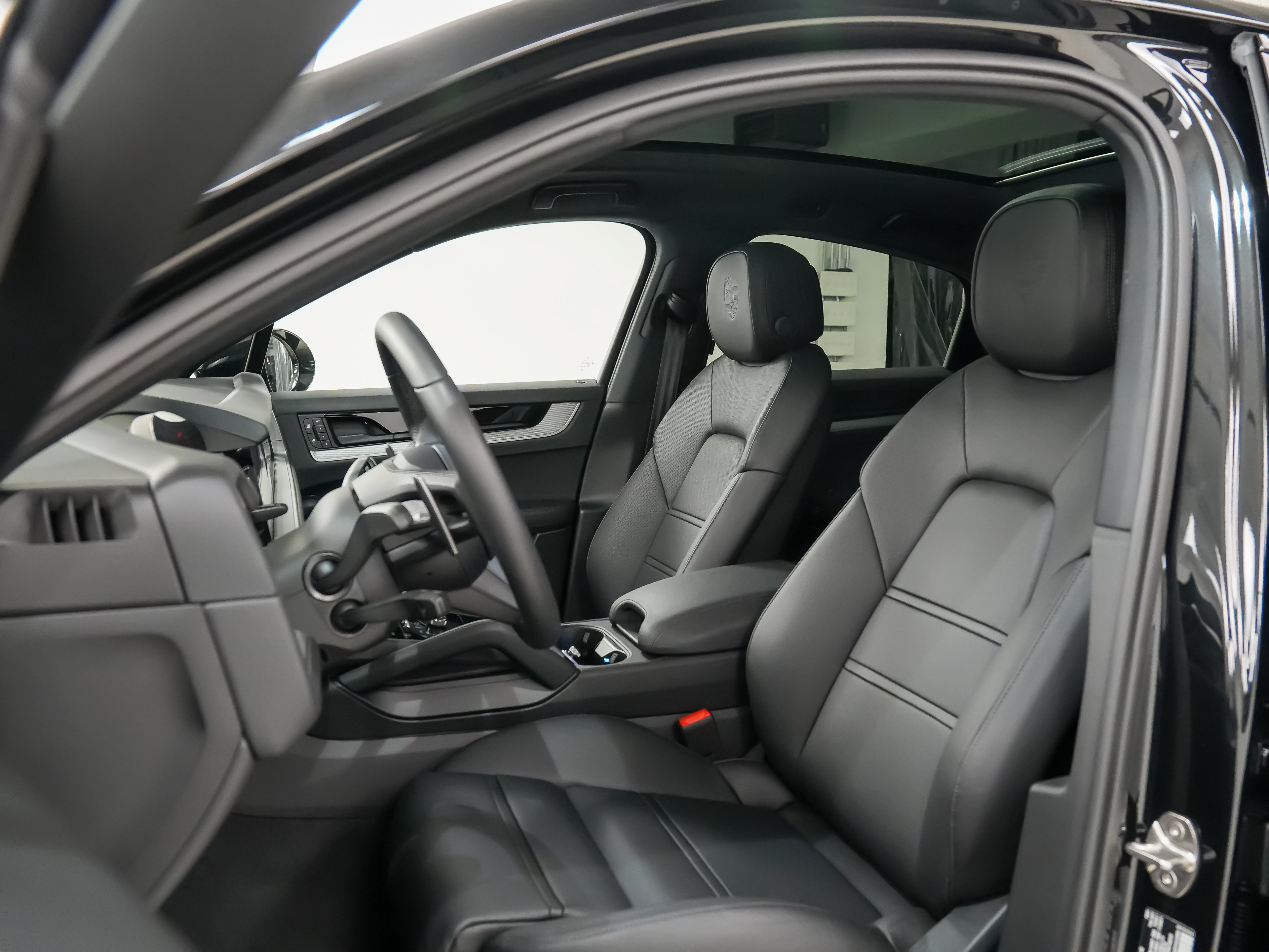 Certified 2026 Porsche Cayenne Coupe AWD/4WD image 5