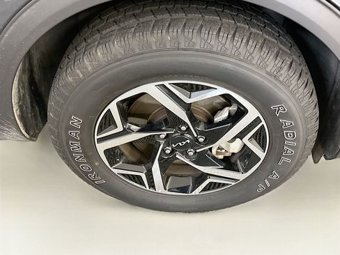 Used 2025 Kia Sportage LX AWD/4WD image 11