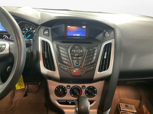 Used 2014 Ford Focus SE w/ SE Winter Package image 10