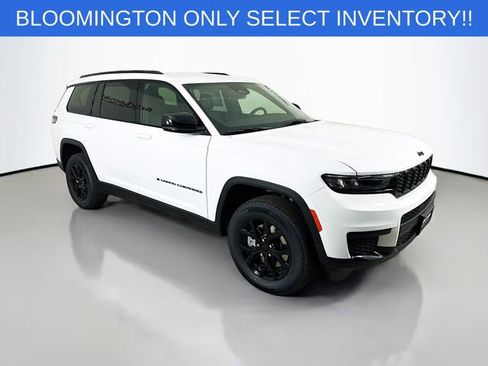 New 2025 Jeep Grand Cherokee L Laredo image 1