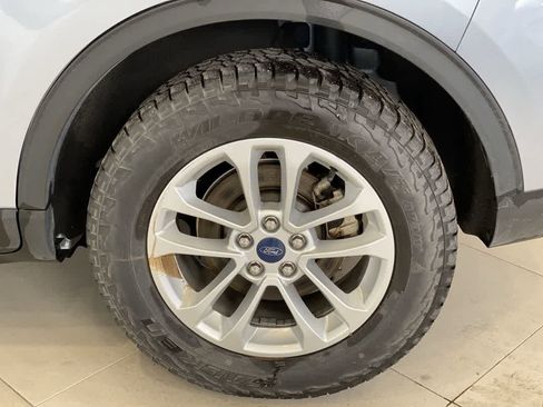 Used 2022 Ford Escape SE image 13