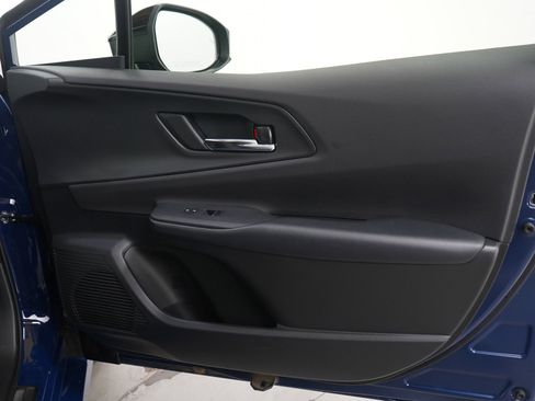 Used 2025 Toyota Prius Plug-In Hybrid image 10