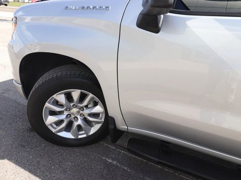 Used 2022 Chevrolet Silverado 1500 Custom image 3