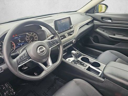 Used 2024 Nissan Altima 2.5 SV FWD image 10