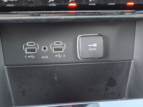 Used 2025 Jeep Grand Cherokee Laredo X image 13