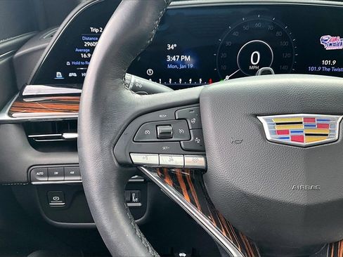 Used 2024 Cadillac Escalade ESV Premium Luxury image 20