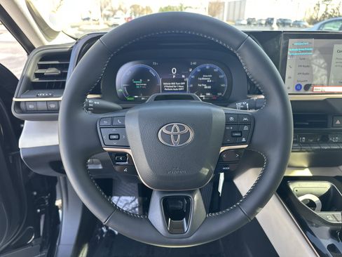 Certified 2026 Toyota Crown Limited w/ Advanced Technology Package image 18