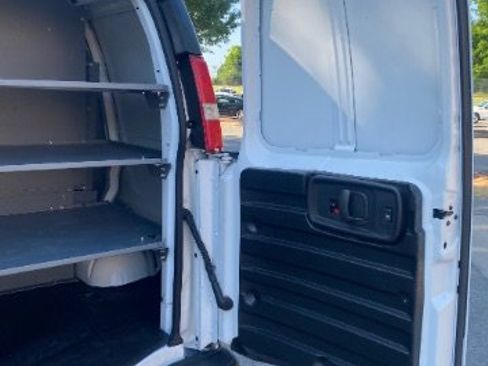 Used 2021 Chevrolet Express 2500 RWD image 11