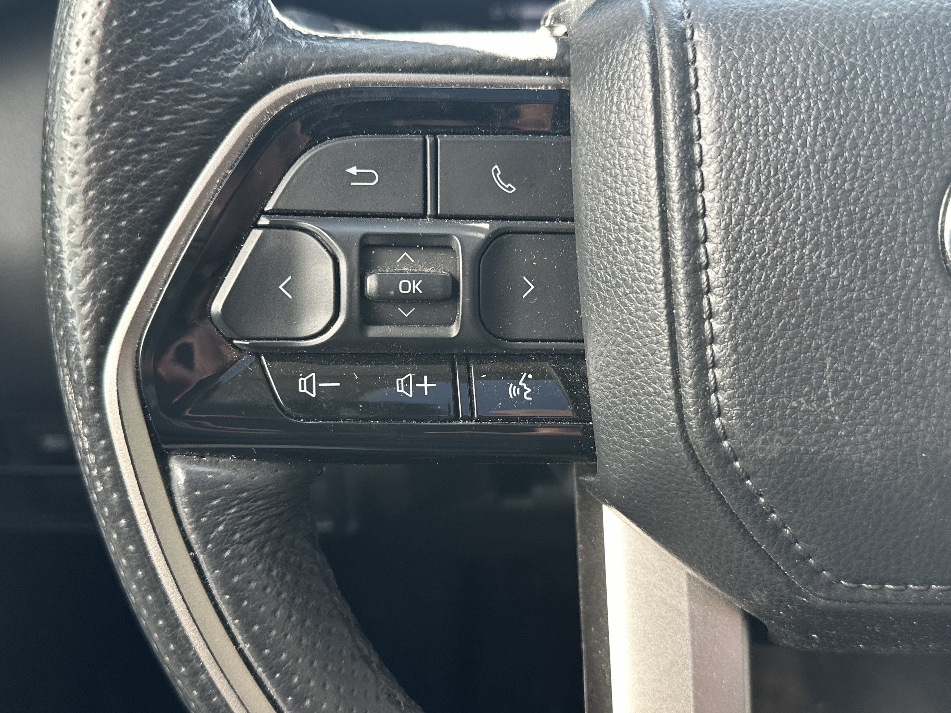 Used 2024 Toyota Tundra Limited AWD/4WD image 17