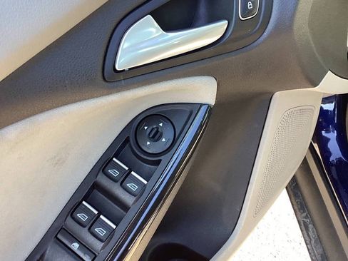 Used 2017 Ford Focus Electric Hatchback FWD image 36