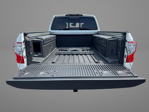 Used 2018 Nissan Titan PRO-4X w/ Pro-4x Convenience Package image 8