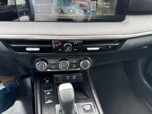 Certified 2025 Nissan Kicks SV AWD/4WD image 61