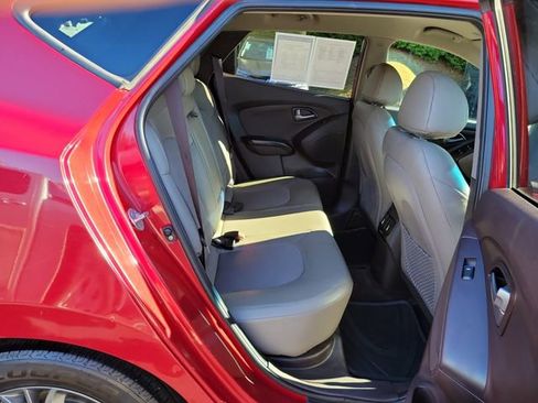 Used 2015 Hyundai Tucson SE image 16